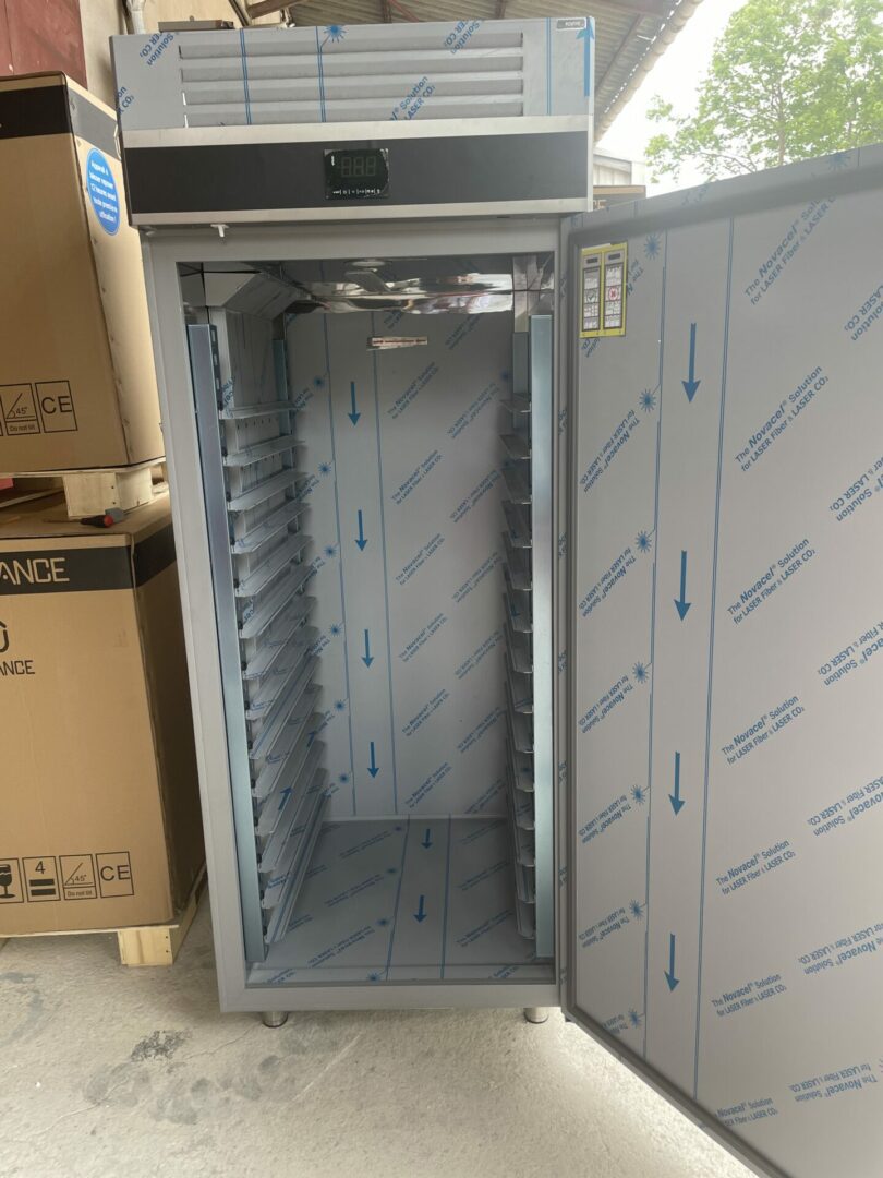 ARMOIRE REFRIGEREE POUR BOULANGERIE TROPICALISEE / 28 GRILLES OU BAC 400X600 – Image 7
