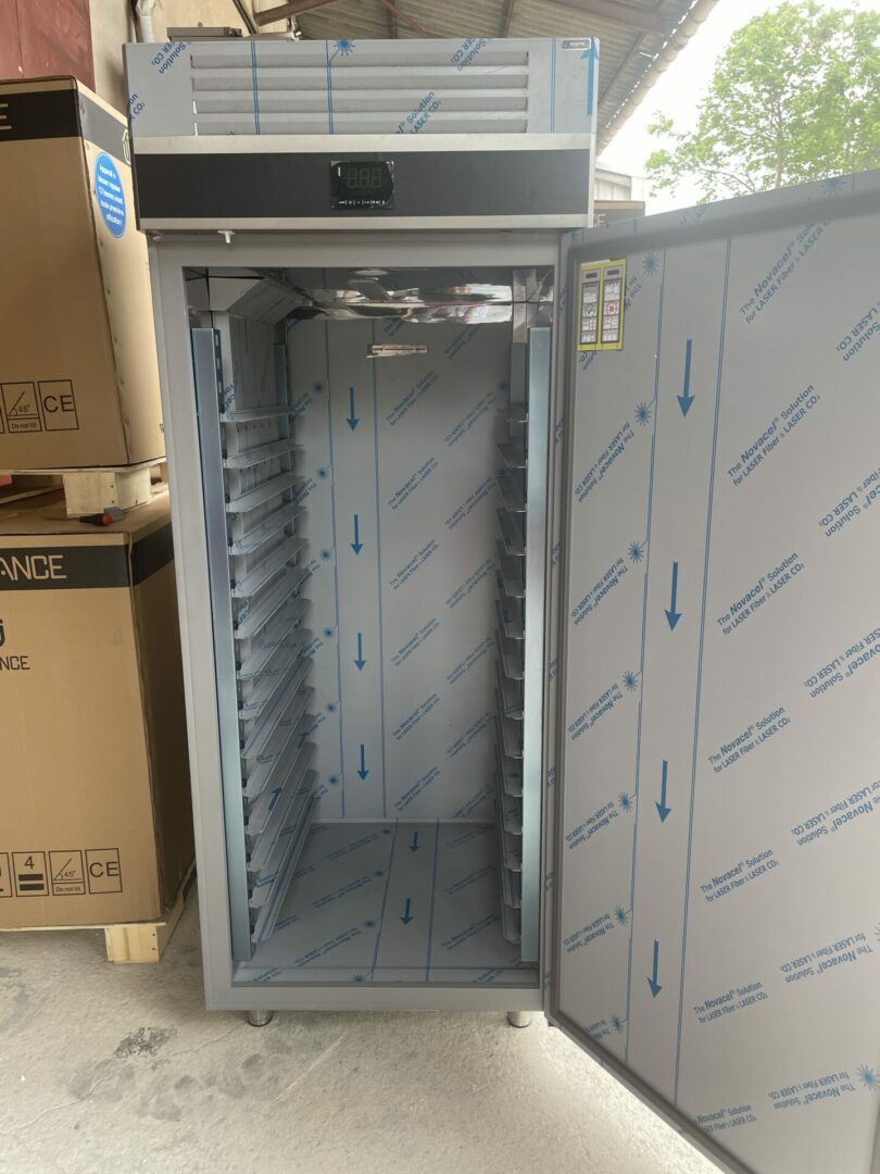 ARMOIRE REFRIGEREE POUR BOULANGERIE TROPICALISEE / 28 GRILLES OU BAC 400X600 – Image 8
